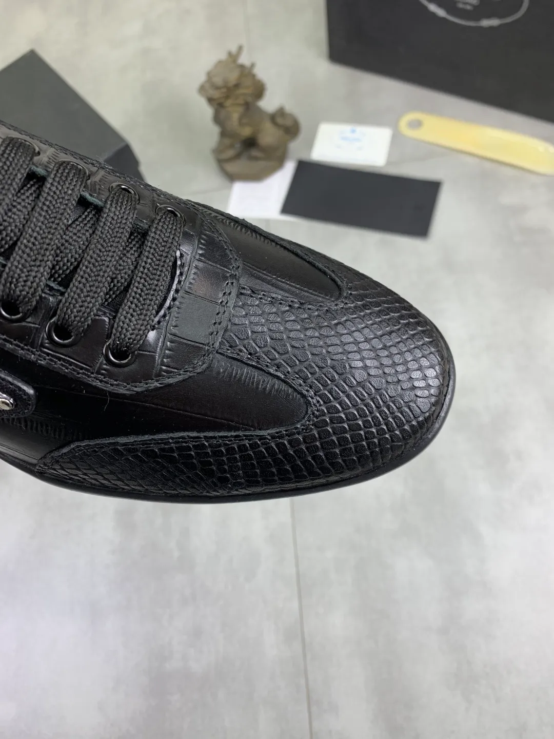 Men's Men's Shoes P400💰[New Style] The latest classic model of high-quality PRADA breathable and comfortable men's shoes is now on the official website, 1:1 copied, synchronized in Hong Kong, and on the same catwalk; all made of calfskin with breathable mesh fabric ➕Imported soft and comfortable sheep Leather lining, 🍡🍡original rubber outsole is non-slip and wear-resistant; comfortable to wear, attractive style, fine workmanship, and simple and neat shoe last, showing a man's courage and toughness, 👍size 38 to 44; 3⃣️colors🉑️ to choose from